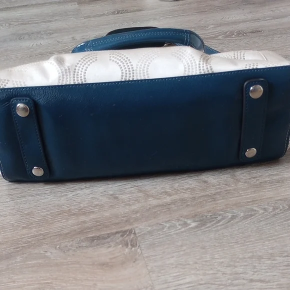 Coach Blue and Cream Shoulder Bag - Picture 4 of 8